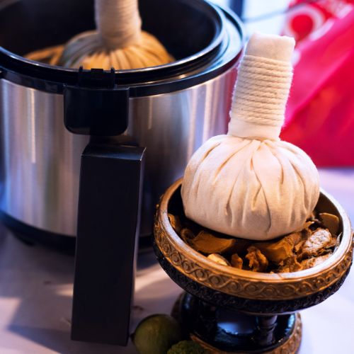 Kräuterstempelmassage